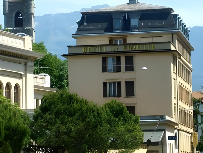 Exterior & Views
