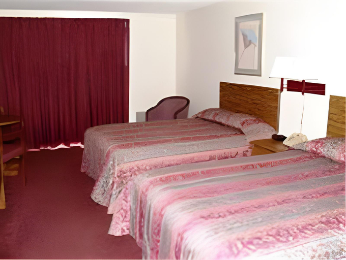 Bedroom 3, Seaside Inn & Suites, Sussex