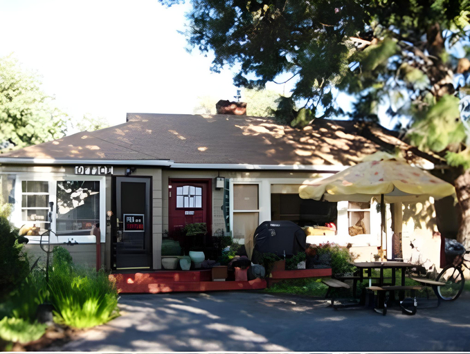 Exterior view 4, Left Coast Lodge - Pet Friendly, Deschutes