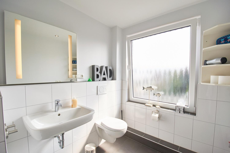 Bathroom 3, Nordsee Apartments, Bremerhaven