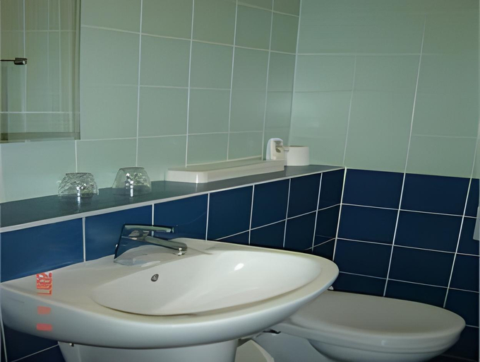 Bathroom 3, Tisza Sport Hotel, Szeged