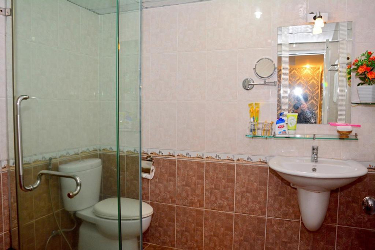 Bathroom 13