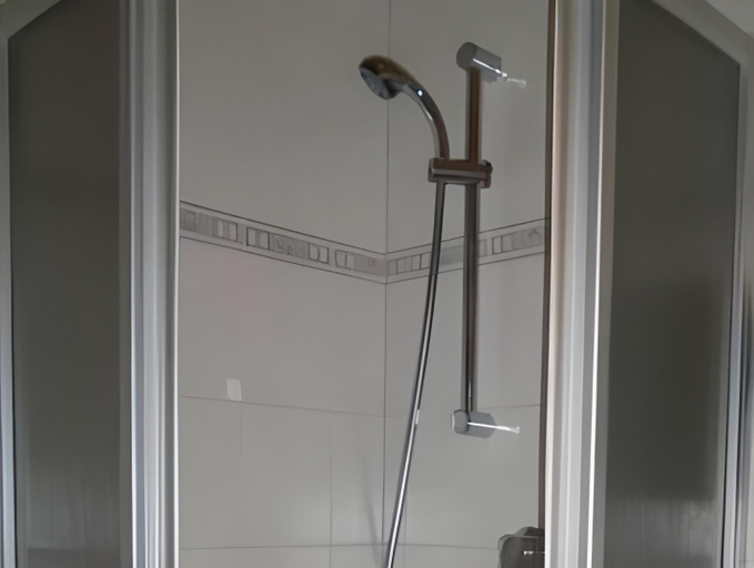 Bathroom 4, Hotel Schwarzer Adler, Landeck
