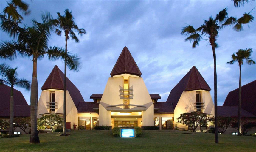 Grand Tropic Suites Hotel Surabaya, Surabaya