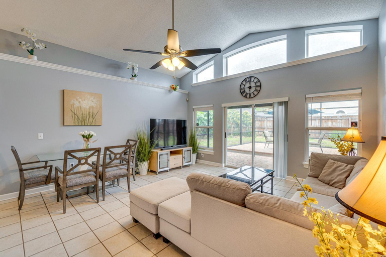 Others 5, Lovely Florida Retreat w/ Lanai: 5 Mi to Riverwalk, Seminole