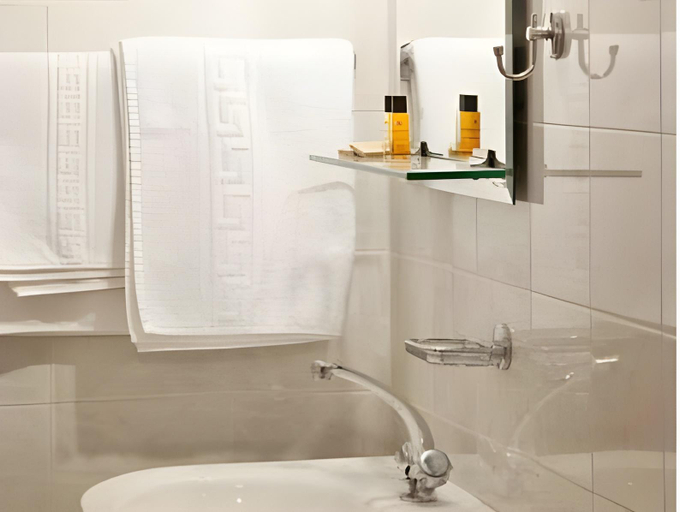 Bathroom 2, CHC Atlantida Mare, Crete
