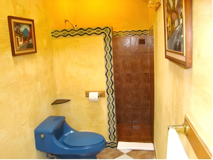 Bathroom 4, Hotel Casa del Parque by AHS, Antigua Guatemala