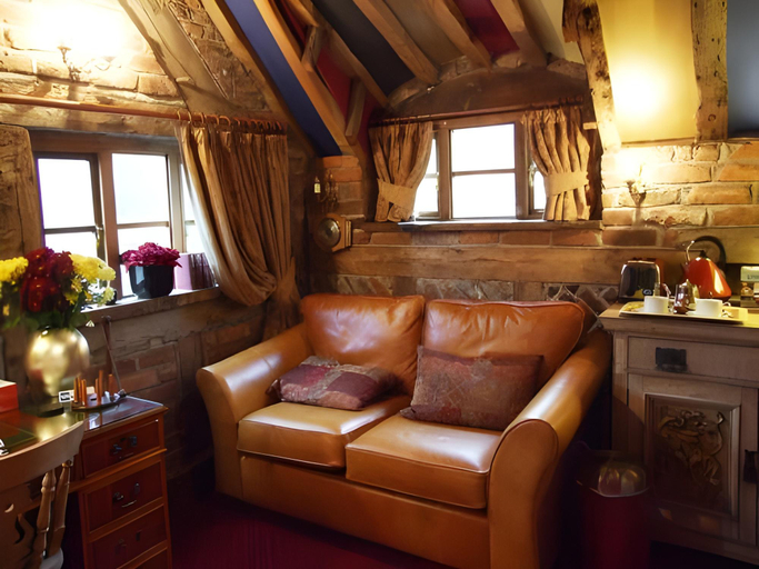 Others 3, Wizards Thatch Medieval Styled Suites with Four Poster Beds, Cheshire East