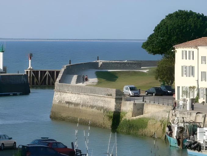 Others 5, Le Corps de Garde, Charente-Maritime