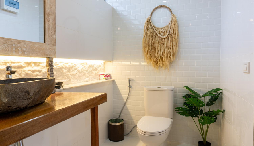 Bathroom 13