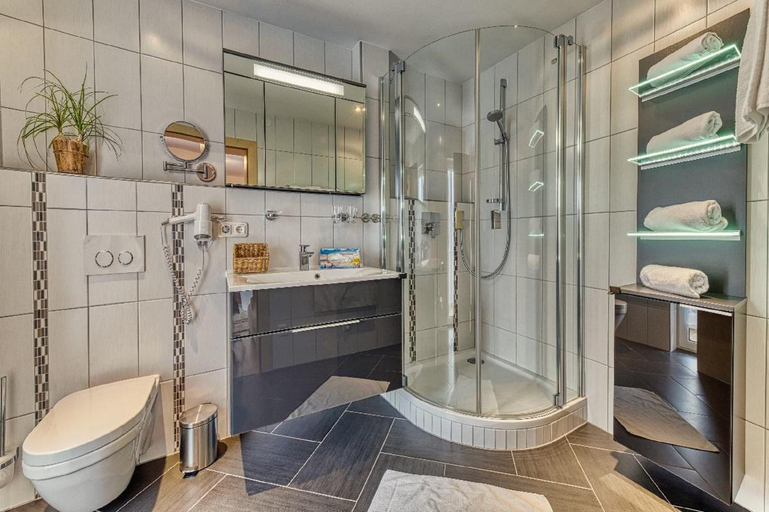 Bathroom, Hotel Hirschenstein, Regen