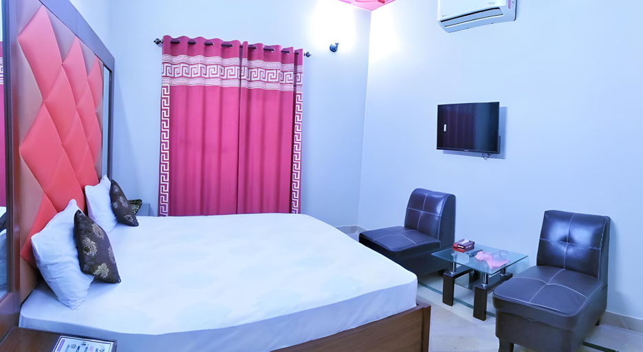 Others 4, Gulshan Guest House, Karachi