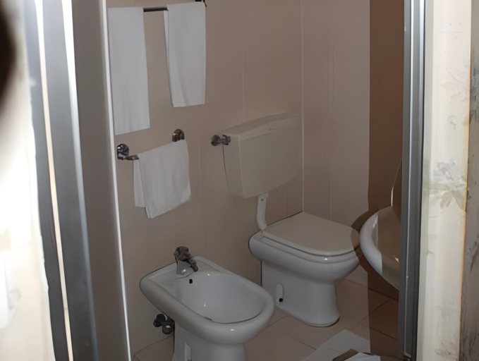 Bedroom 4, Hotel Annunziata, Massa Carrara