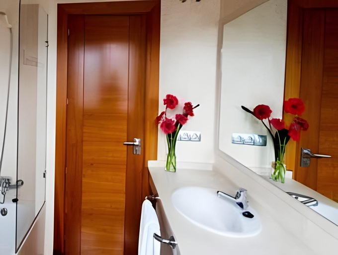 Bathroom 4, Leflet Valme, Sevilla