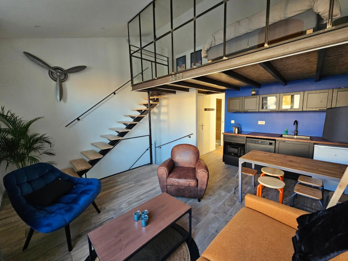 Others 4, Le Loft de Genas - la Bastide, le Chalet, le Loft, le Mas, la Paillote, Rhône