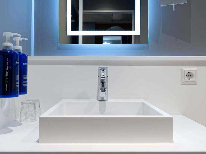 Bathroom 13