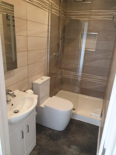 Bathroom 2, The Wheatsheaf Inn, Warwickshire