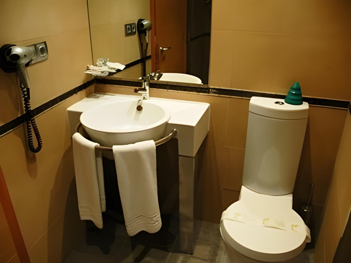 Bathroom 2, Hotel Gijon, Asturias