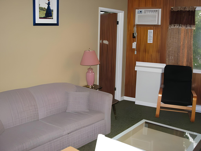 Others 4, Plaza Motel, Okanagan-Similkameen