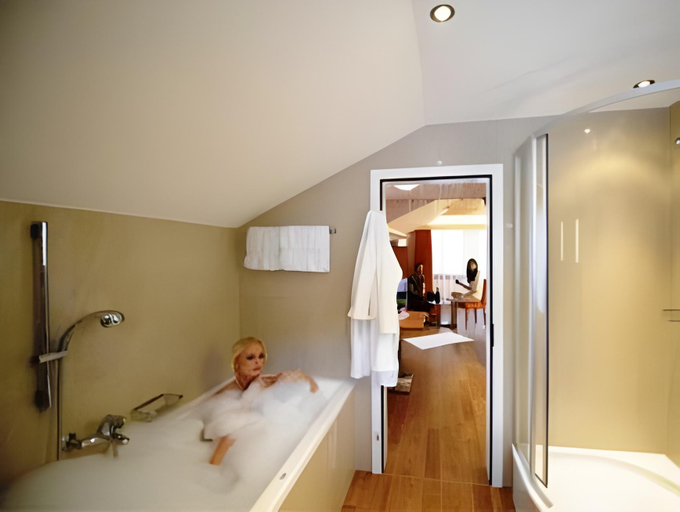 Bathroom 2, Hotel Belmont, Obwalden