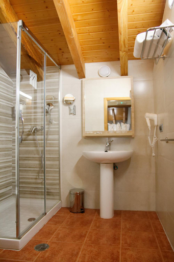 Bathroom 4, Las Montanas de Pumar Nucleo turistico rural, Asturias