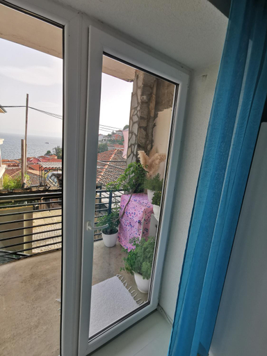 Others 5, Apartment Ain Naum