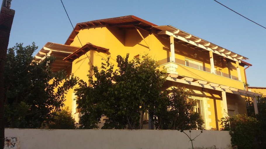 Others 5, Israeli Home