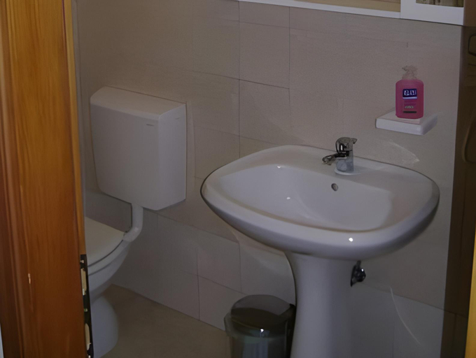 Bathroom 2, Pansion Valbruna, Rovinj