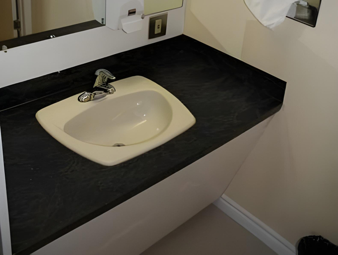 Bathroom 2, Chebucto Inn, Halifax