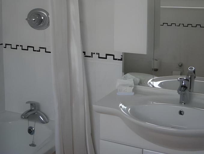 Bathroom 3, Atlantic Hotel, Pembrokeshire