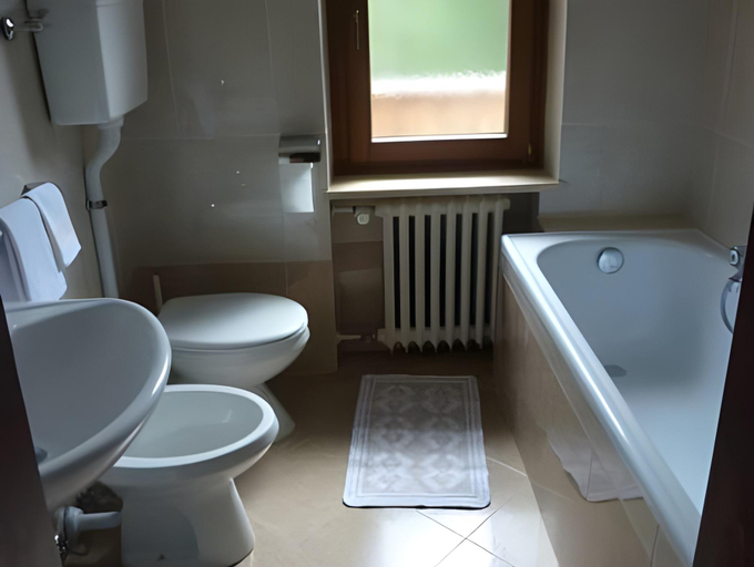 Bathroom, Lamiri, Bolzano