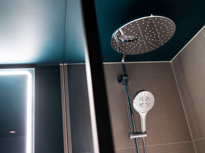 Bathroom 5, Novotel Rotterdam Brainpark, Rotterdam