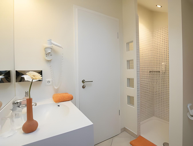 Bathroom 4, Hotel Zum Zollhaus, Ammerland