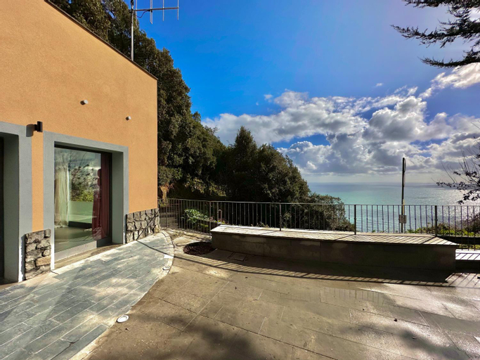 Exterior & Views 1, Cinque Terre Room Rental SULLA VIA, La Spezia