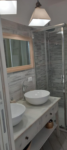 Bathroom 3, Il Fiore Bianco, Messina