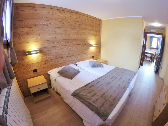 Bedroom 2, Chalet Alpina Hotel & Apartments, Aosta