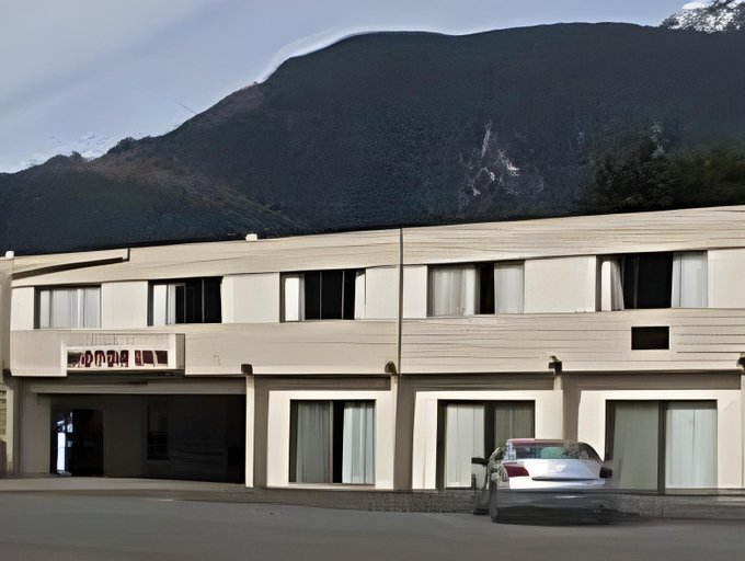 Others 4, August Jack Inn, Squamish-Lillooet