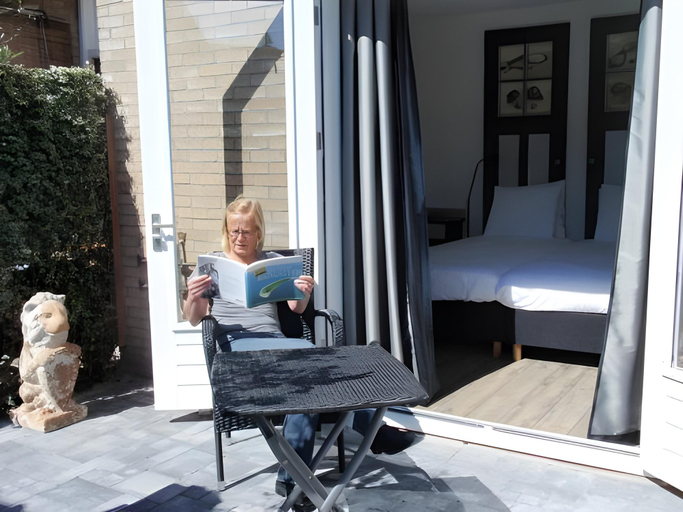 Others 5, Hotel Buren, Terschelling