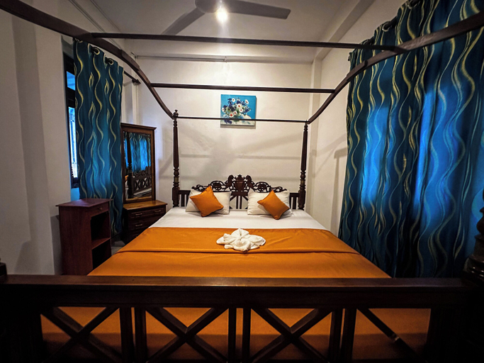 Others 5, New Panda House, Galle Four Gravets