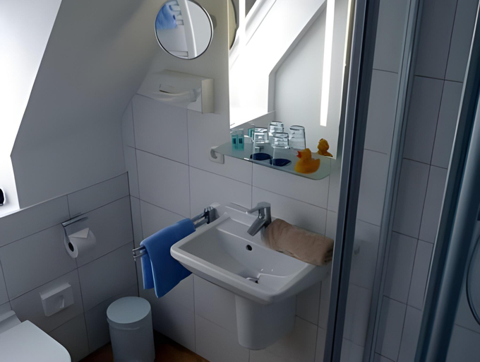 Bathroom 2, Hotel Garni Dunennest, Nordfriesland
