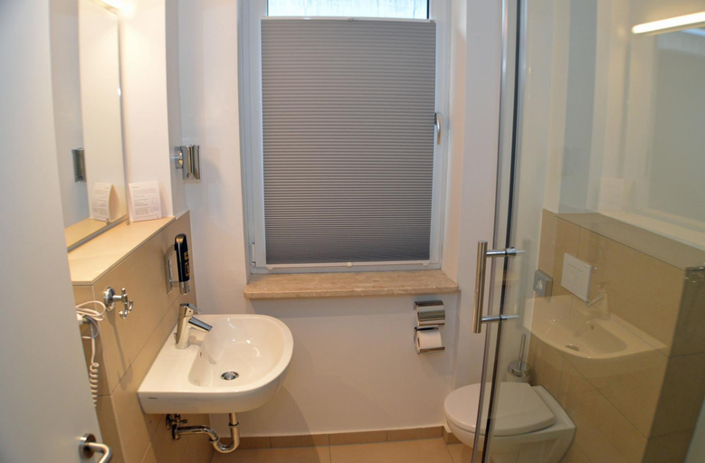 Bathroom 4, Hotel Jeta, Hamburg