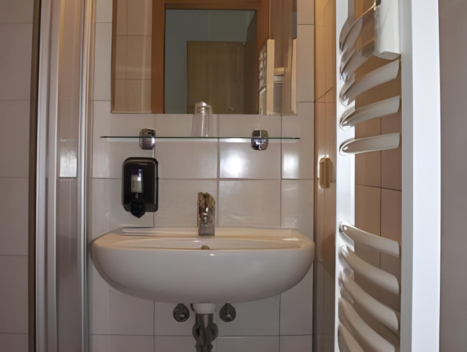 Bathroom 3, Hotel Alt Vinnhorst, Region Hannover