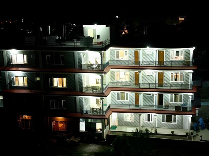 Exterior & Views