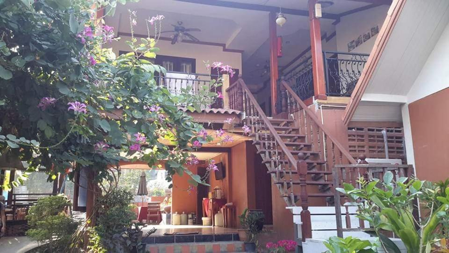 Exterior 14