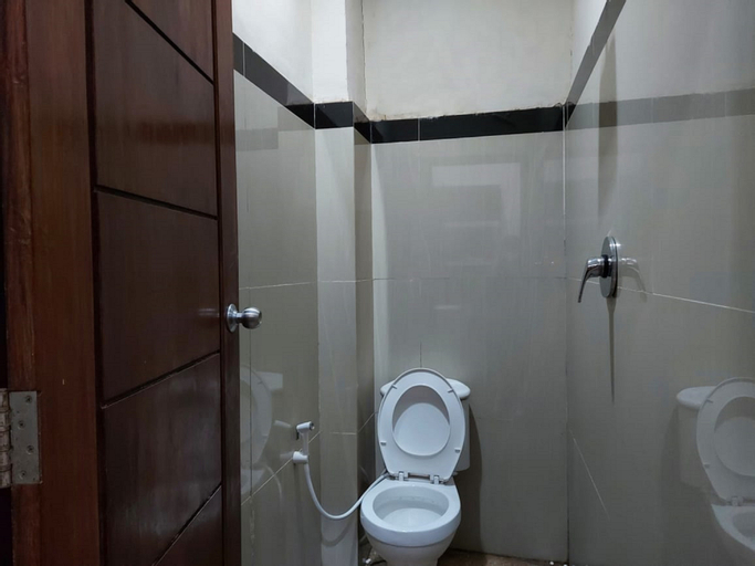 Bathroom 11
