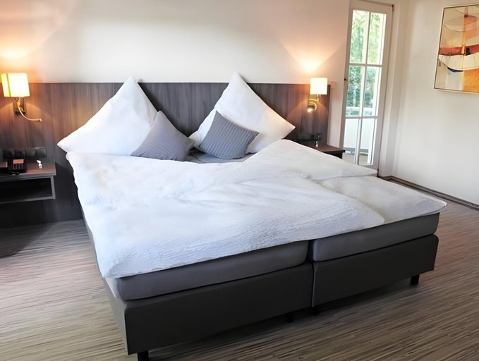 Bedroom, Hotel Krone Uberlingen am Ried, Konstanz