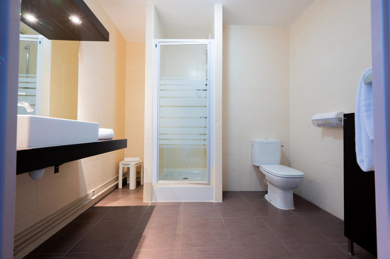 Bedroom 5, Hotel Des Remparts, Charente-Maritime
