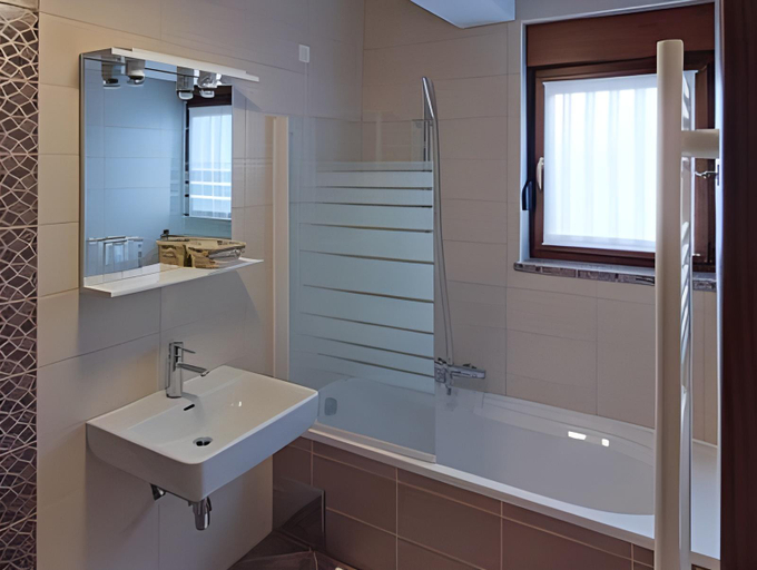 Bathroom 5, Hotel Degenija, Plitvička Jezera