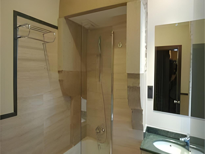 Bathroom 5, Rua Villar, A Coruña