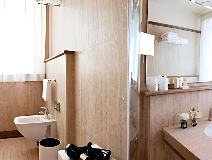 Bathroom 4, Stella della Versilia, Massa Carrara